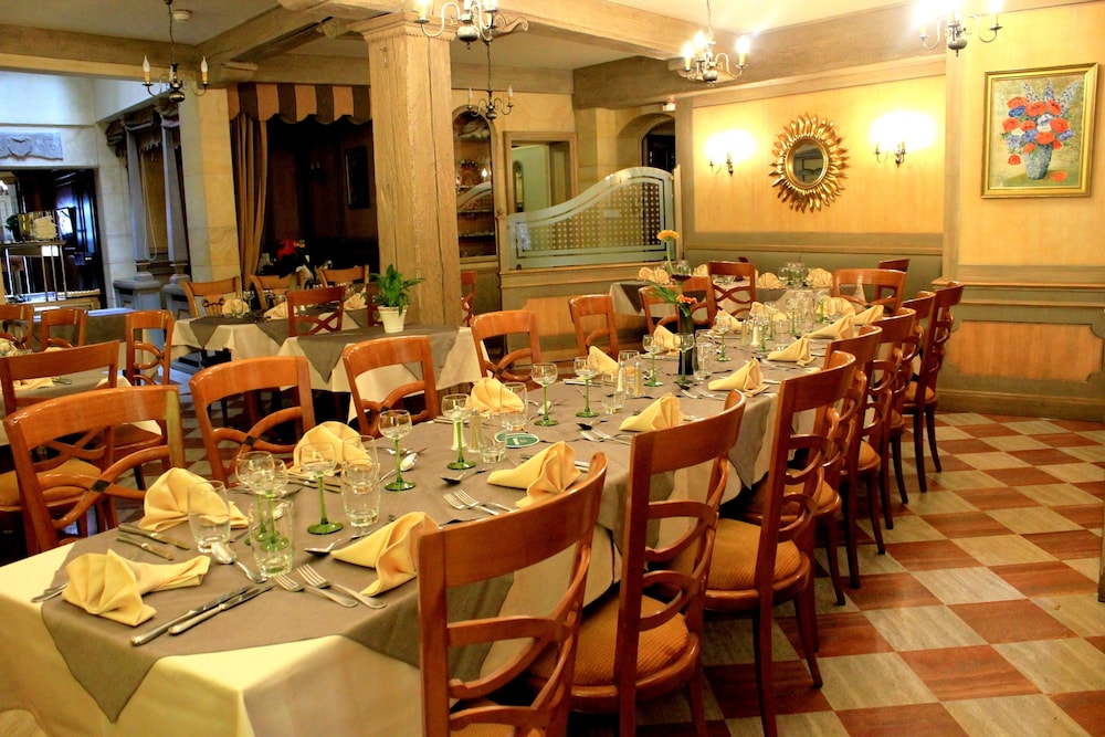 restaurant cafeteria