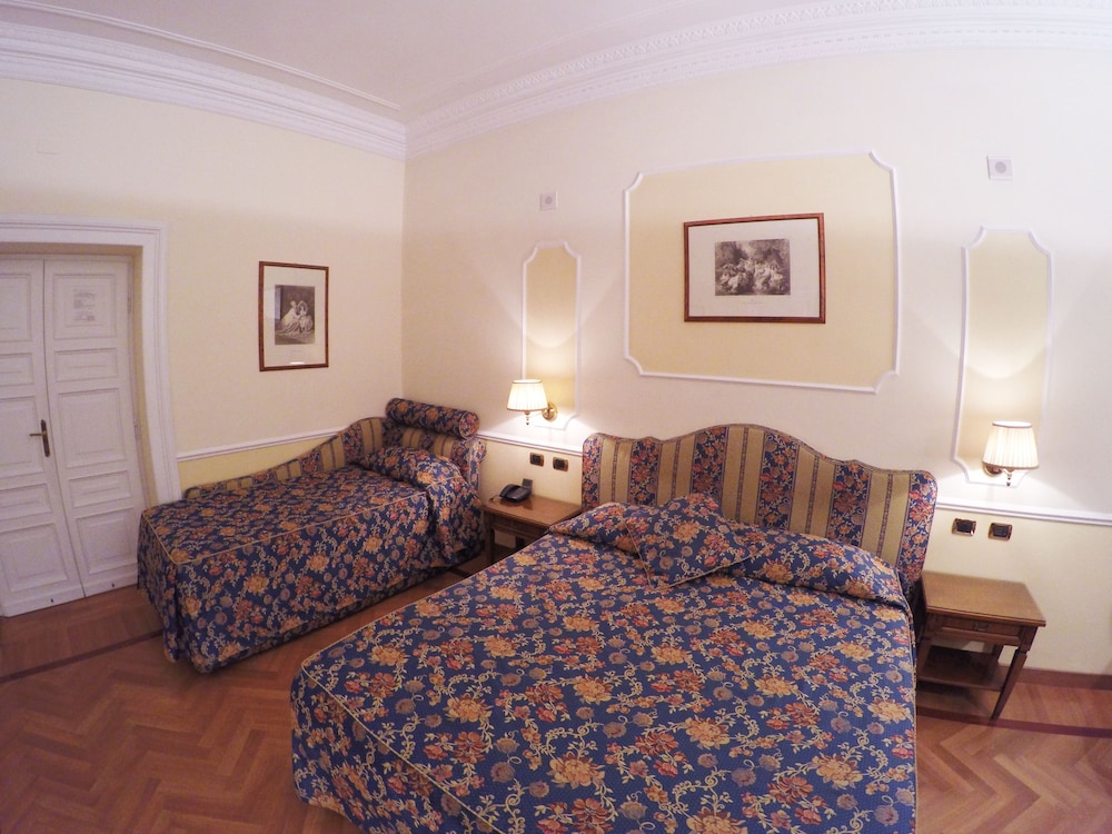 Hotel Cellini 18/61