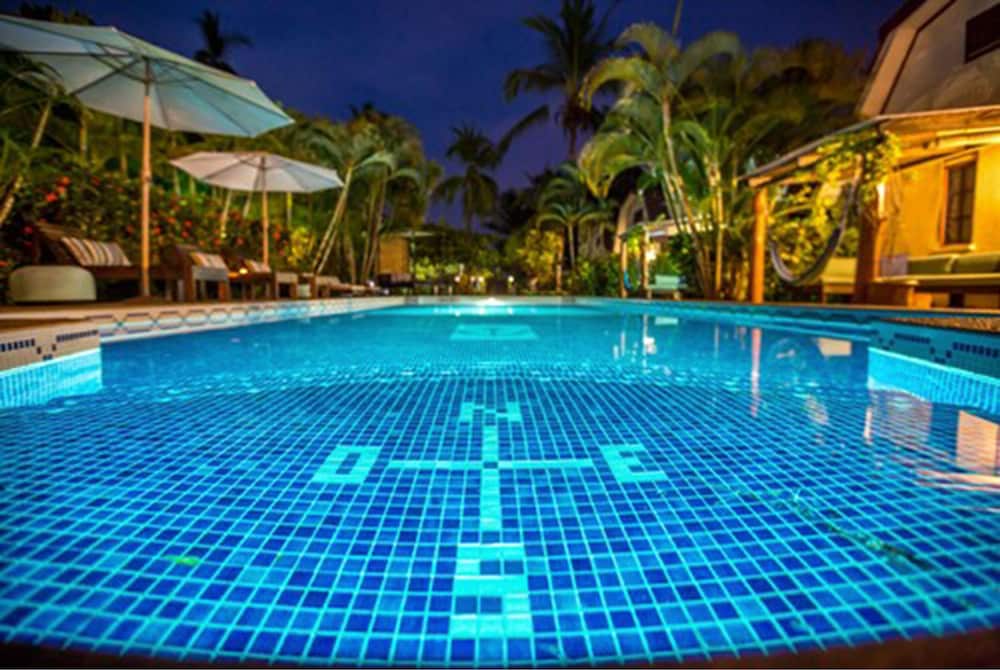 Encantada Ocean Cottages 48/50