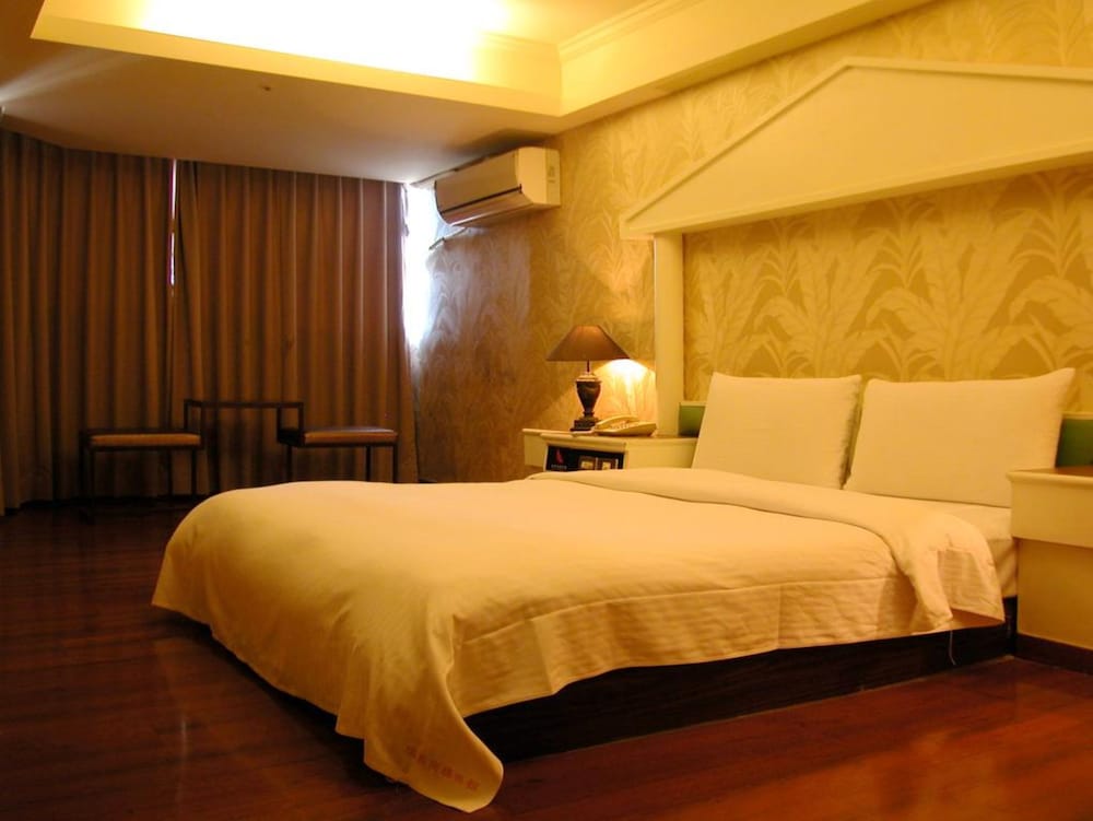 Zaw Jung Business Hotel 9/42