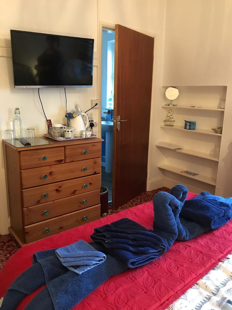 Lyndsay Guest House 37/50