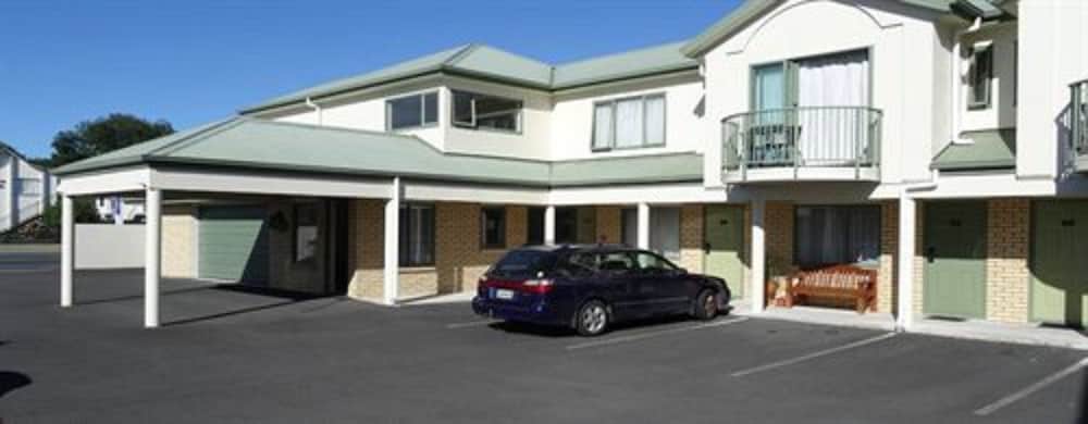 Hamilton Settlers Motor Lodge 33/37