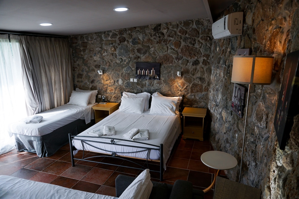 Marini Luxury Apartments And Suites 30/75