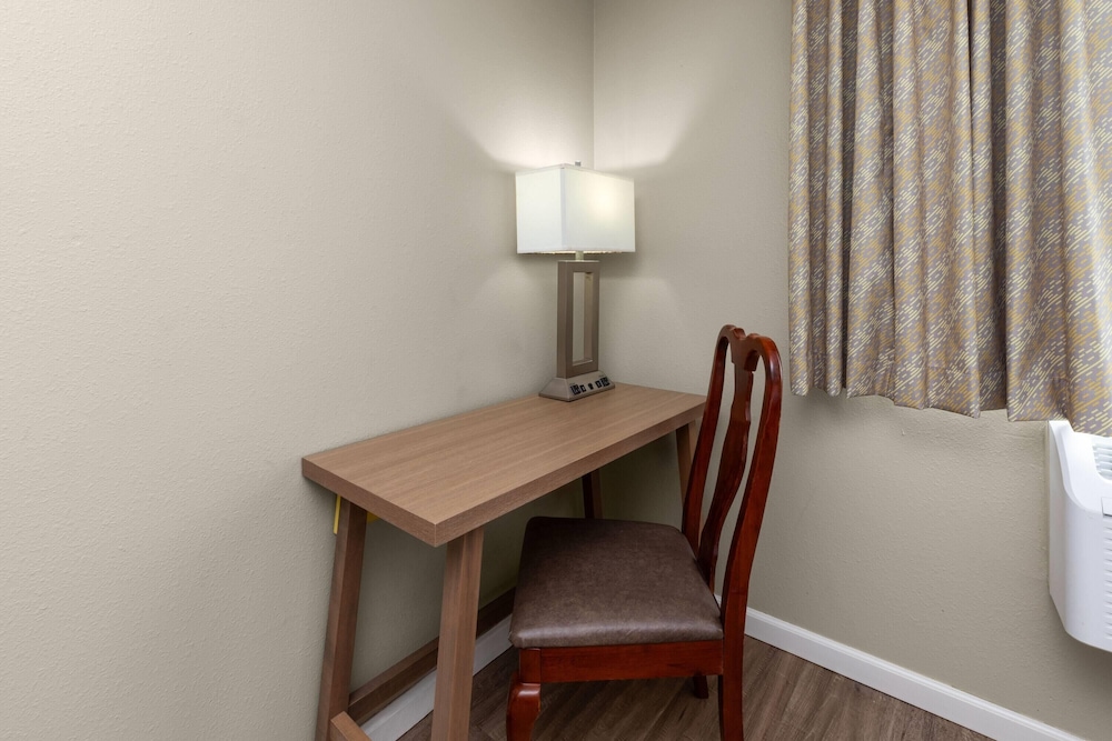Days Inn by Wyndham Mountain Home 28/55
