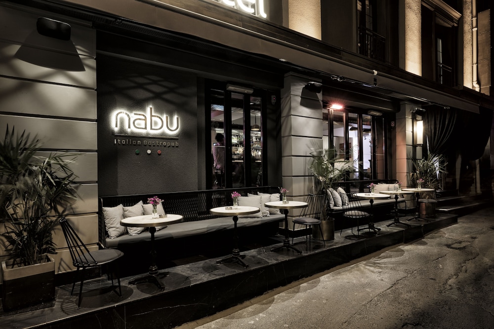 Nabu Hotel 62/69