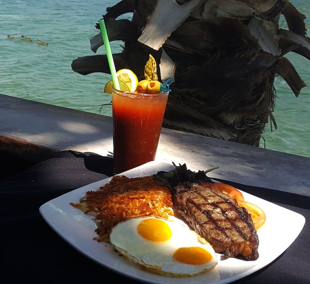 The Nautical Beachfront Resort 42/70