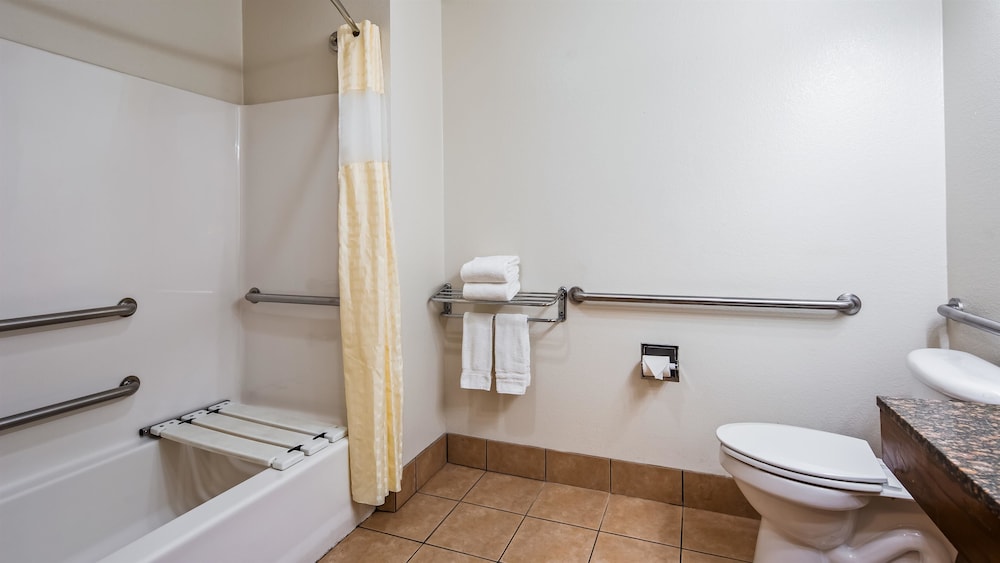 Best Western Club House Inn & Suites 17/34