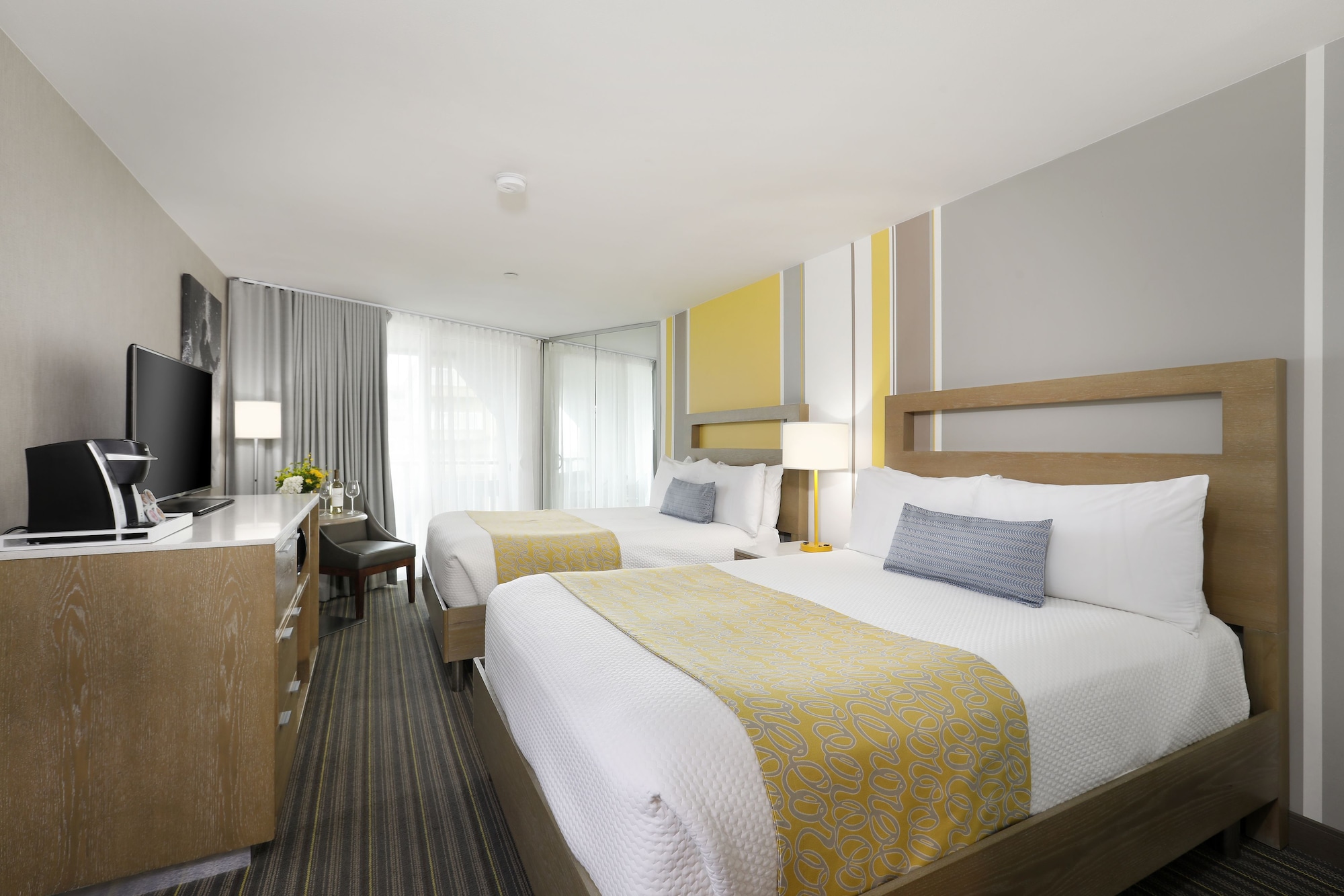Room, 2 Queen Beds, City View