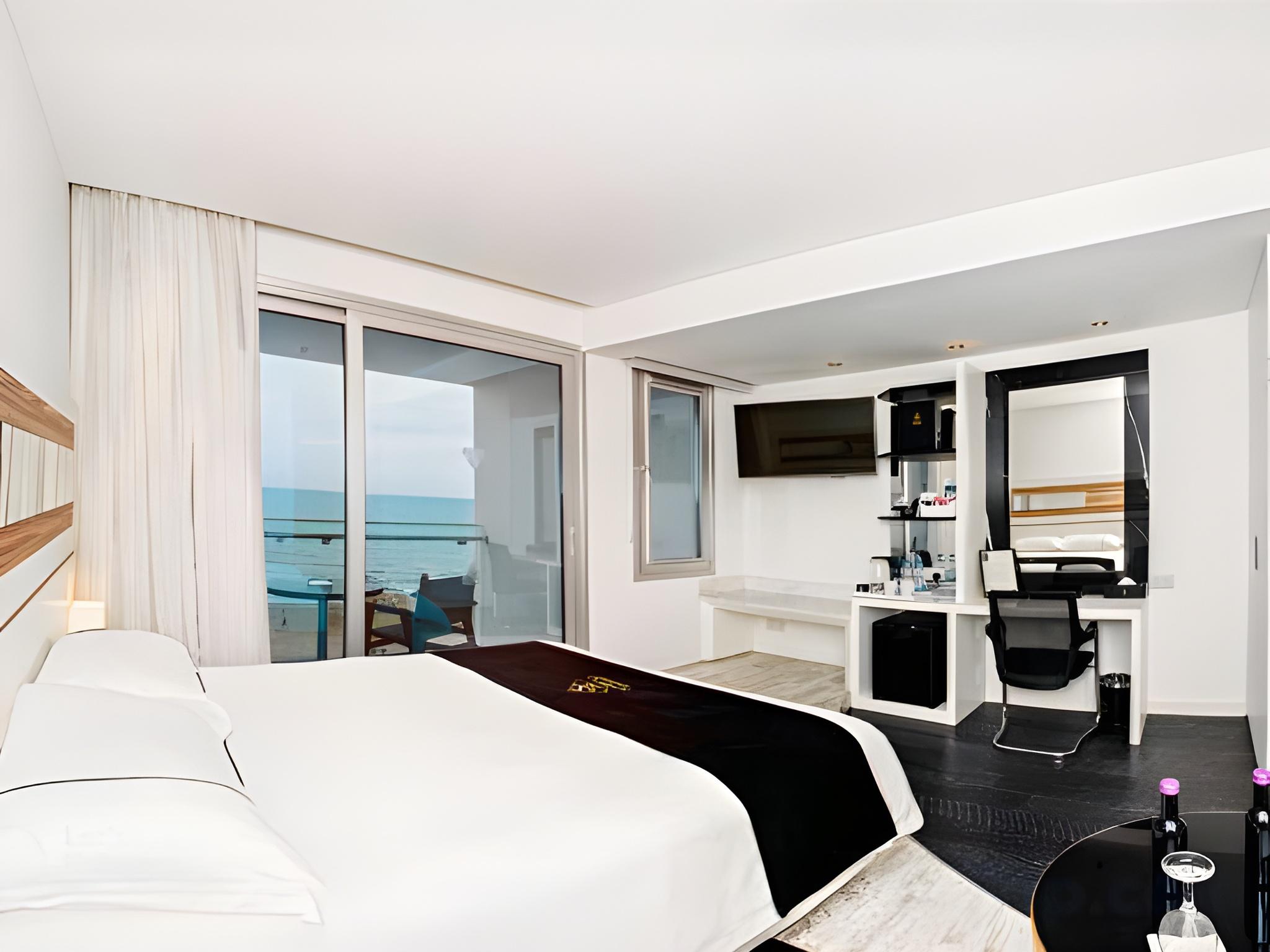 Superior, Sea Front, Balcony