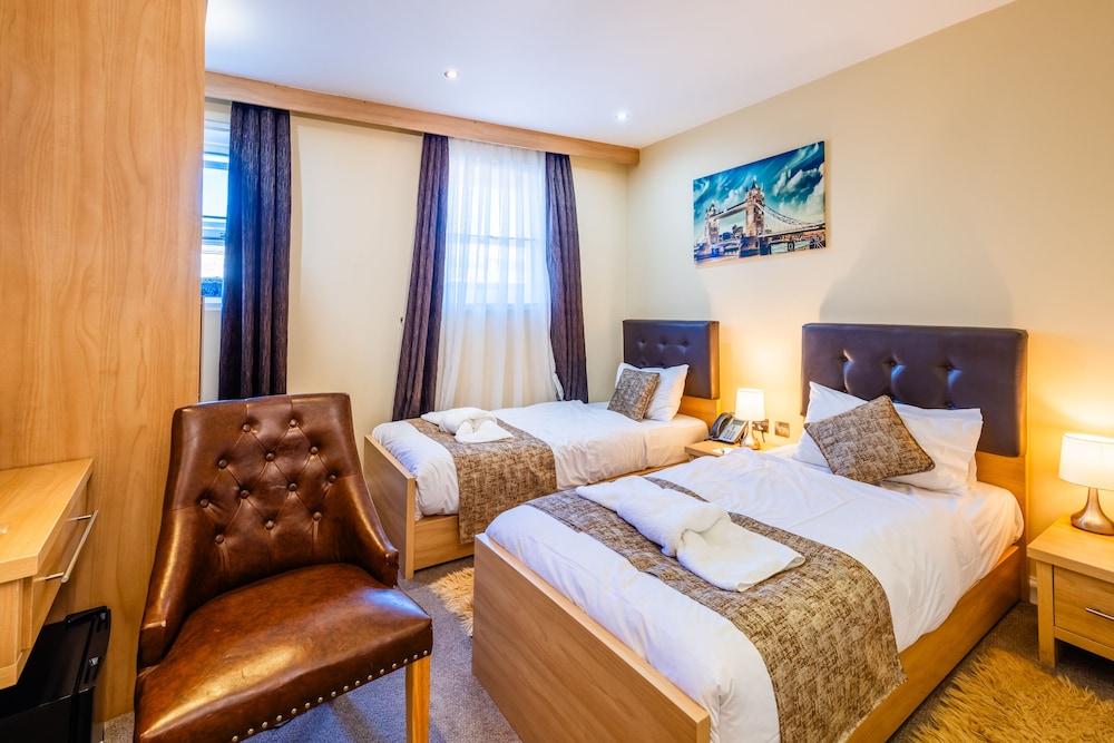 DELUXE, TWIN BEDS