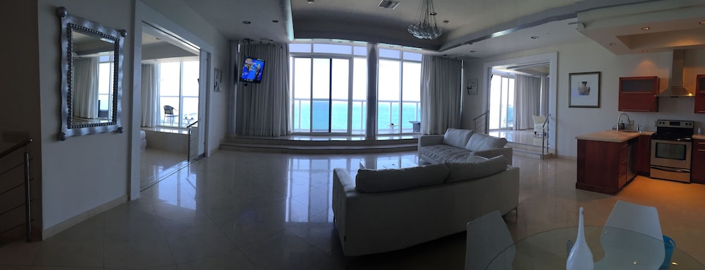 Ocean Manor Beach Resort 35/53