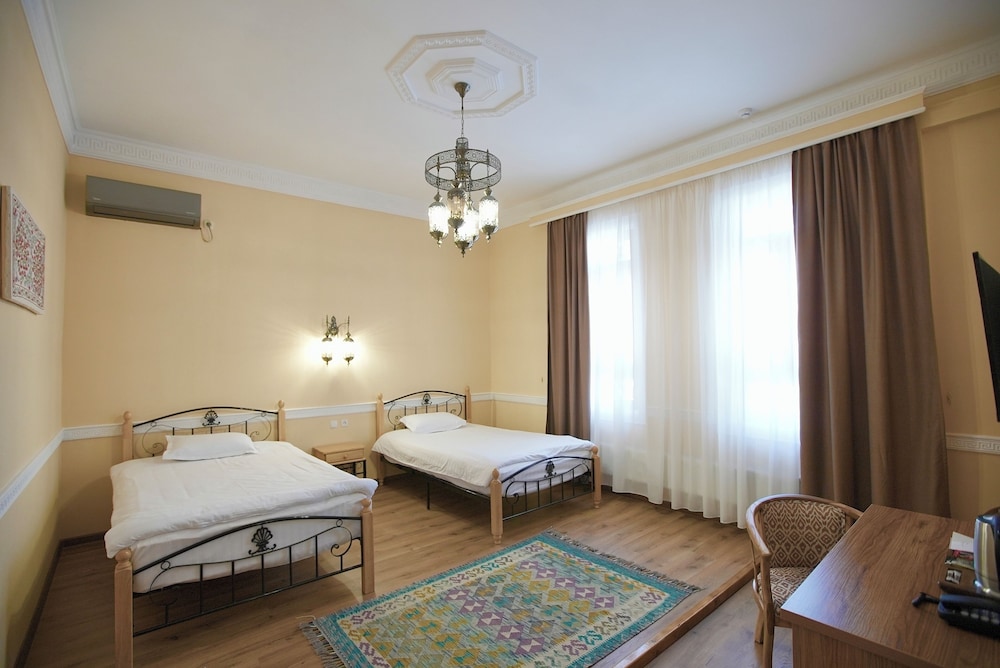 Zargaron Boutique Hotel 7/25