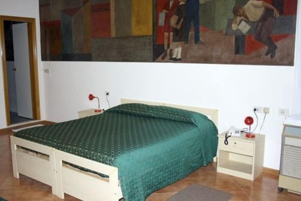 Hotel Bodoni 12/30