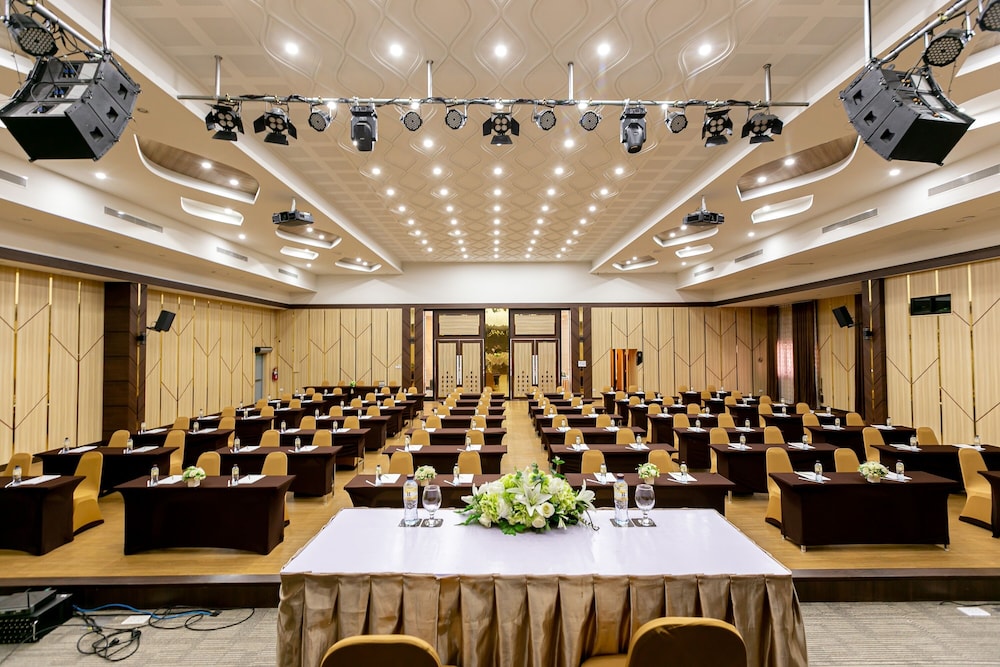 Grand Ratchapruek Hotel 56/70