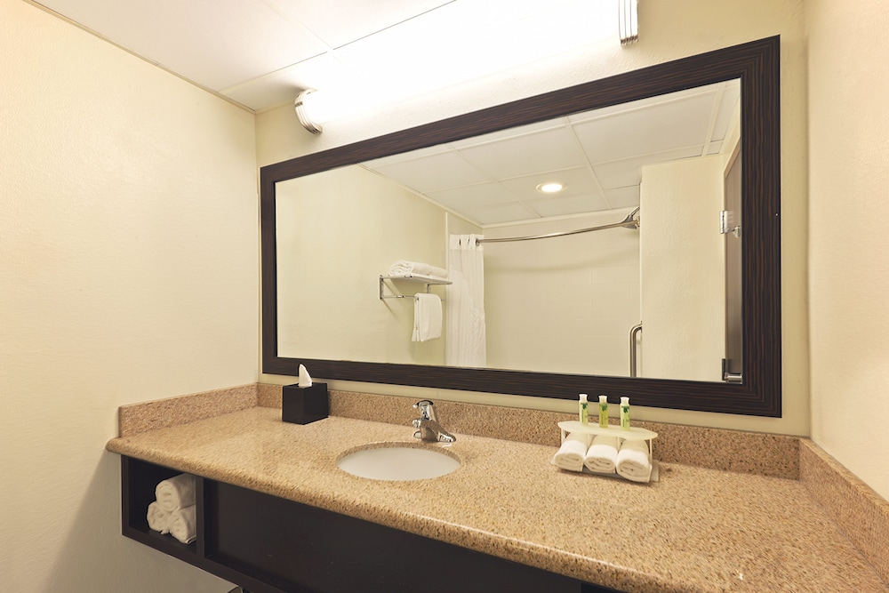 Holiday Inn Express Hotel Suites Colby 22/60
