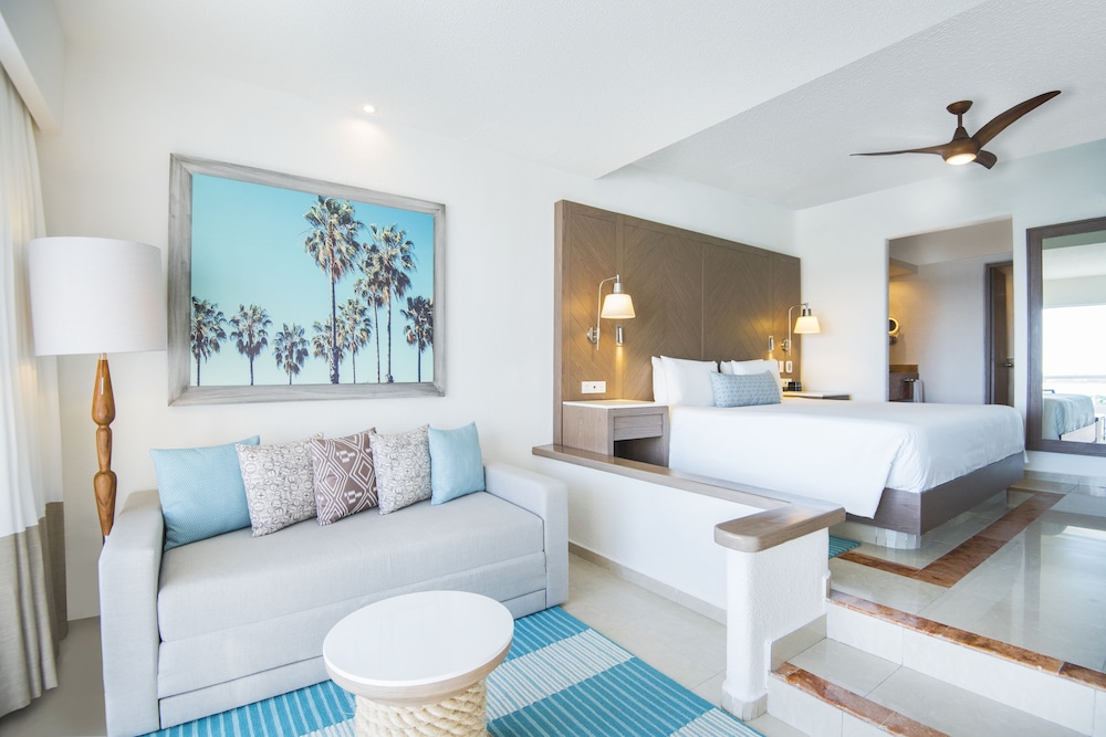 Junior Suite, King Bed, Beach Front