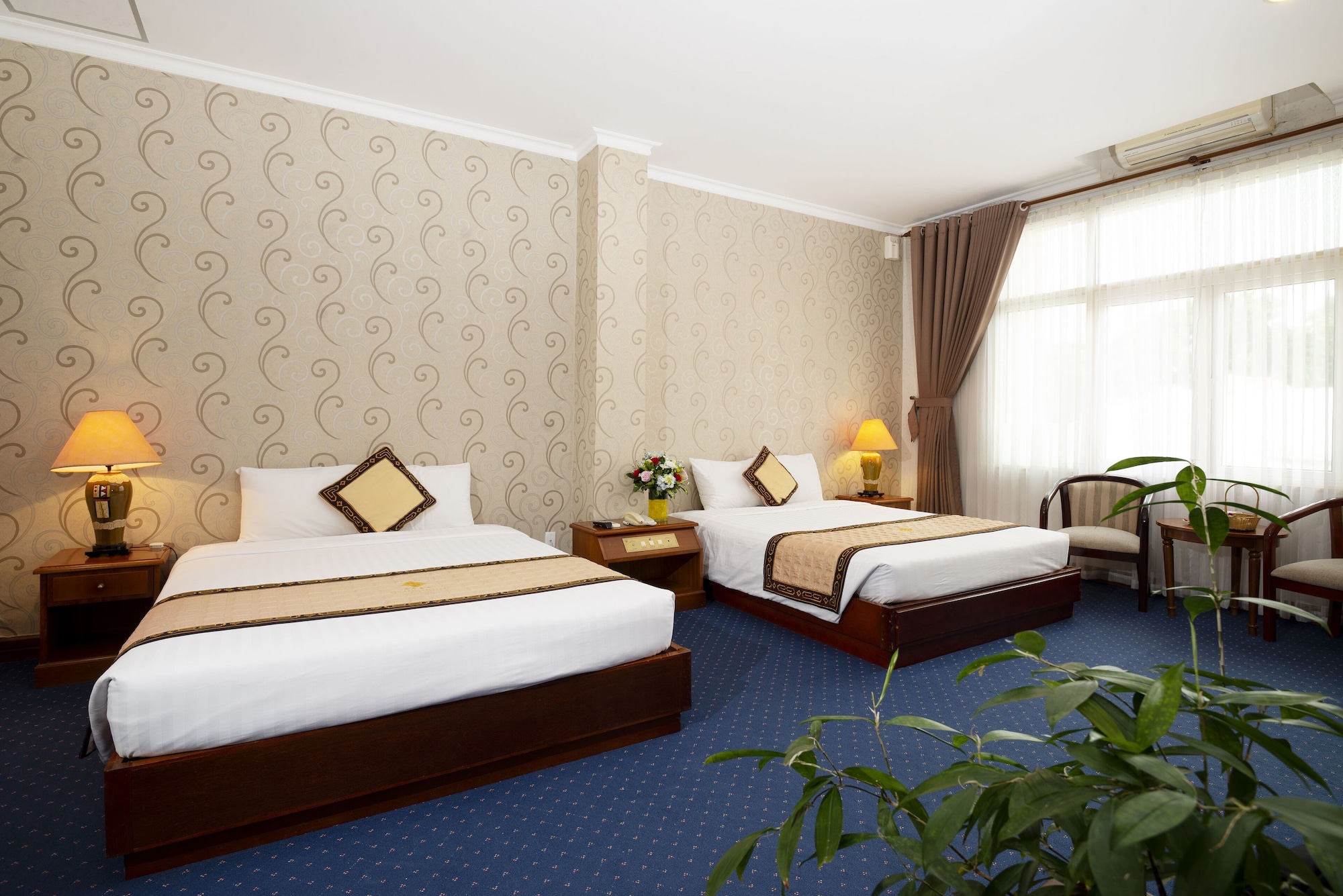 SUPERIOR, TWIN BEDS, CITY VIEW