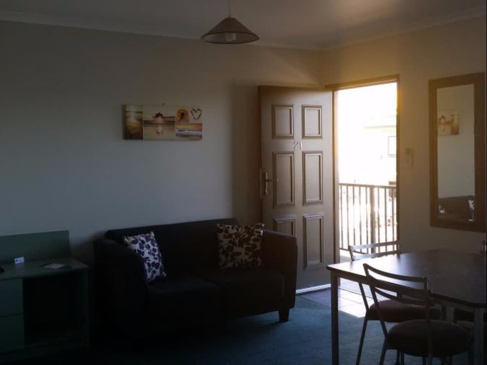 Abode on Courtenay Motor Inn 26/30