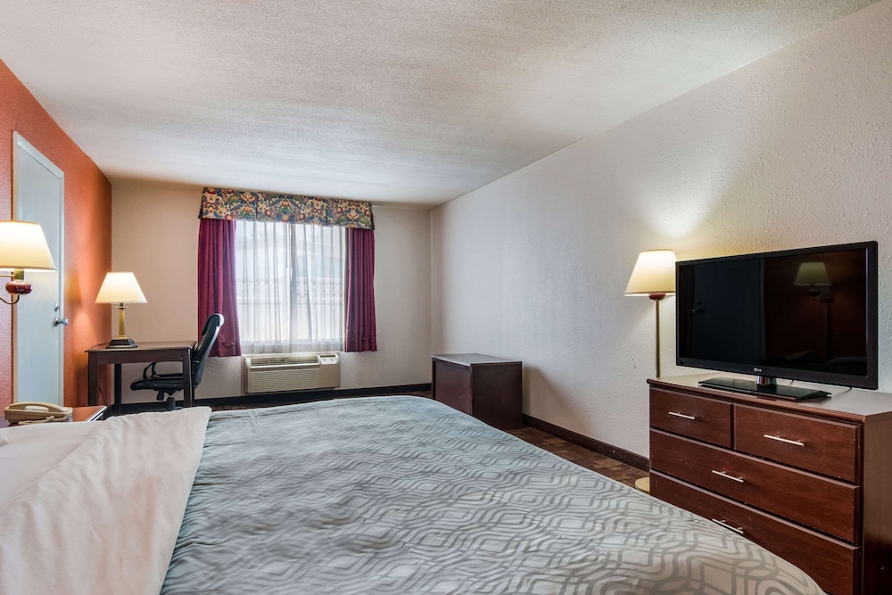 Econo Lodge Inn & Suites Chambersburg Central 11/27