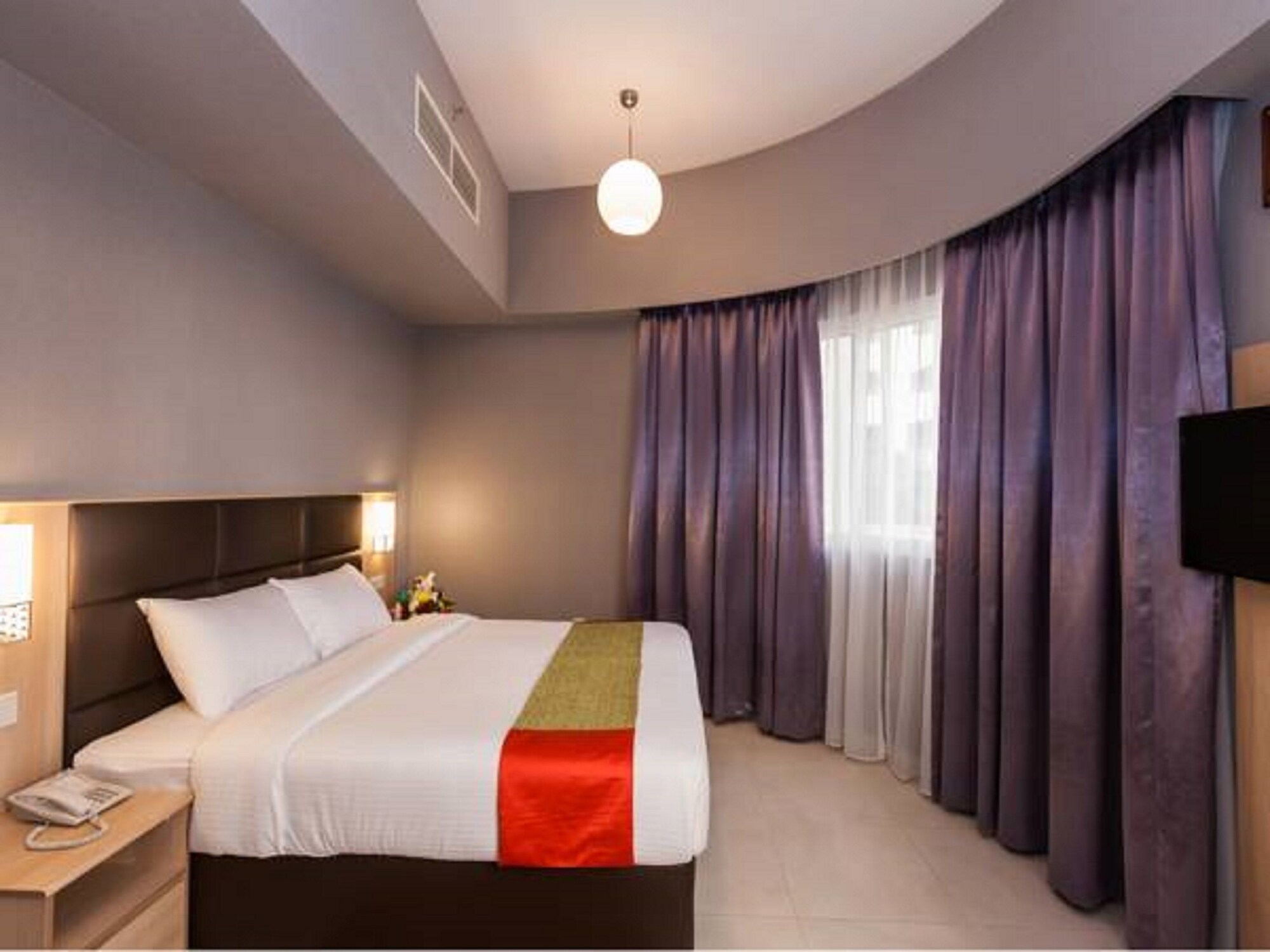 EXECUTIVE, SUITE