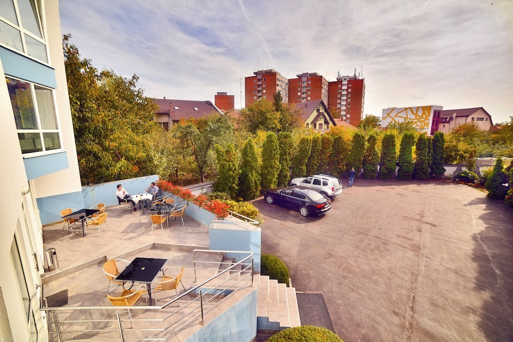 President Hotel 57/63