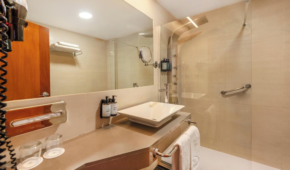 غرفة ديلوكس بإطلالة على البحر مفردة بسريرين منفصلين، Palladium Hotel Cala Llonga - Adults Only 7/7