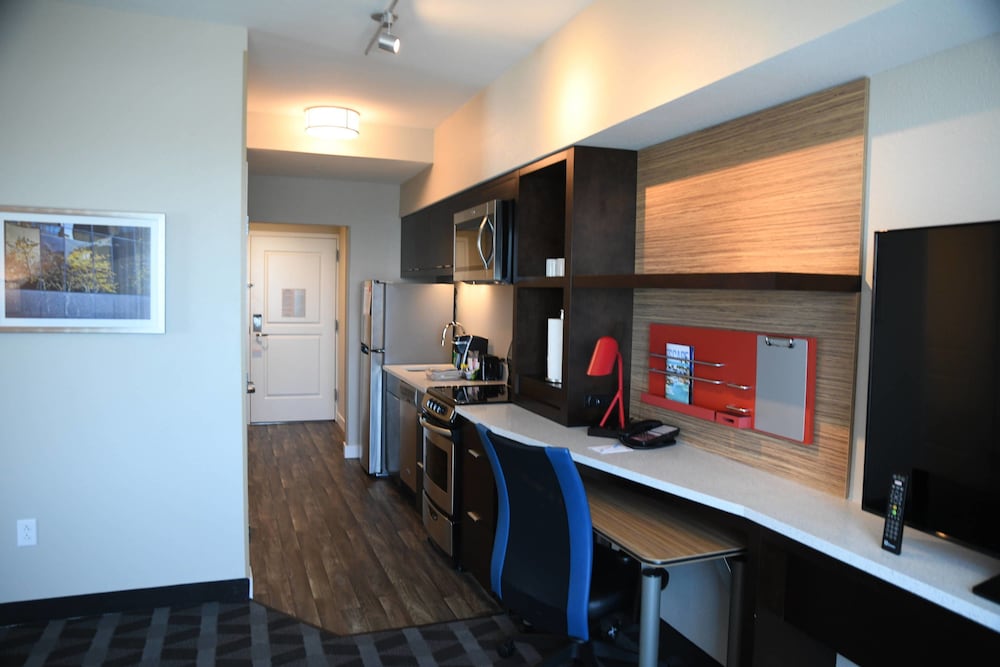 Towneplace Suites Kansas City At Briarcliff 40/45