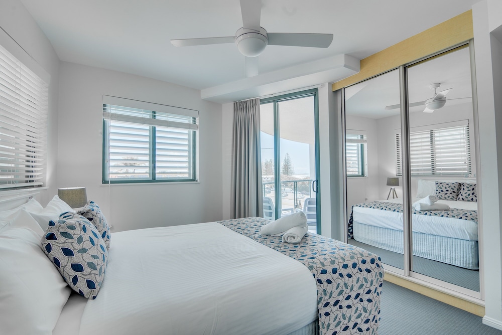Grand Palais Beachside Resort 14/94