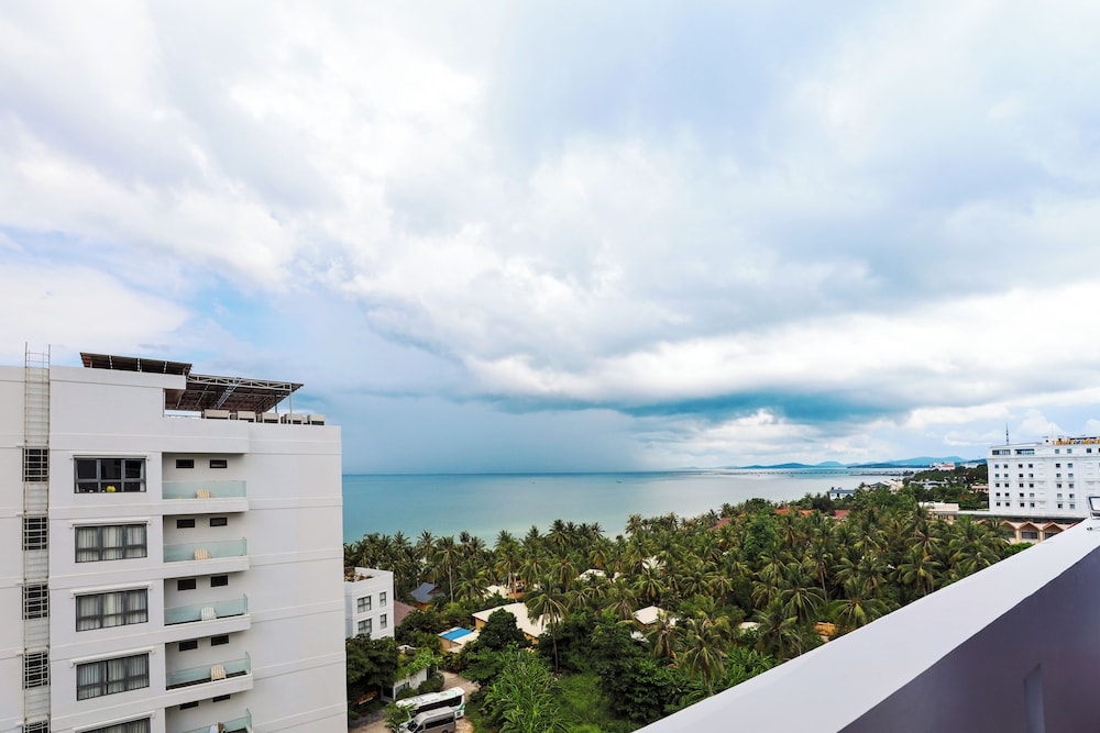 Luxor Hotel Phu Quoc 61/64