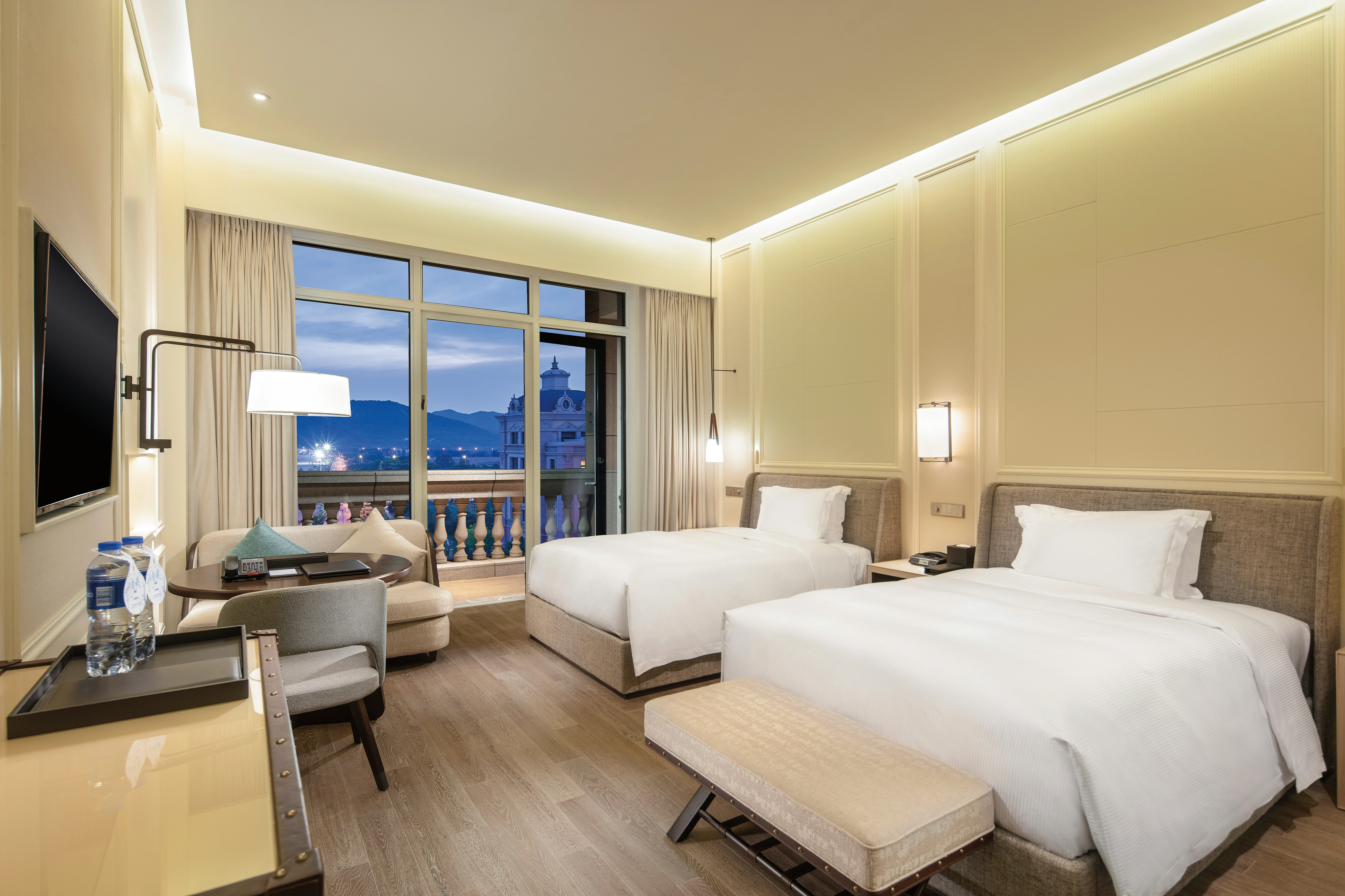 EXECUTIVE, TWIN BEDS