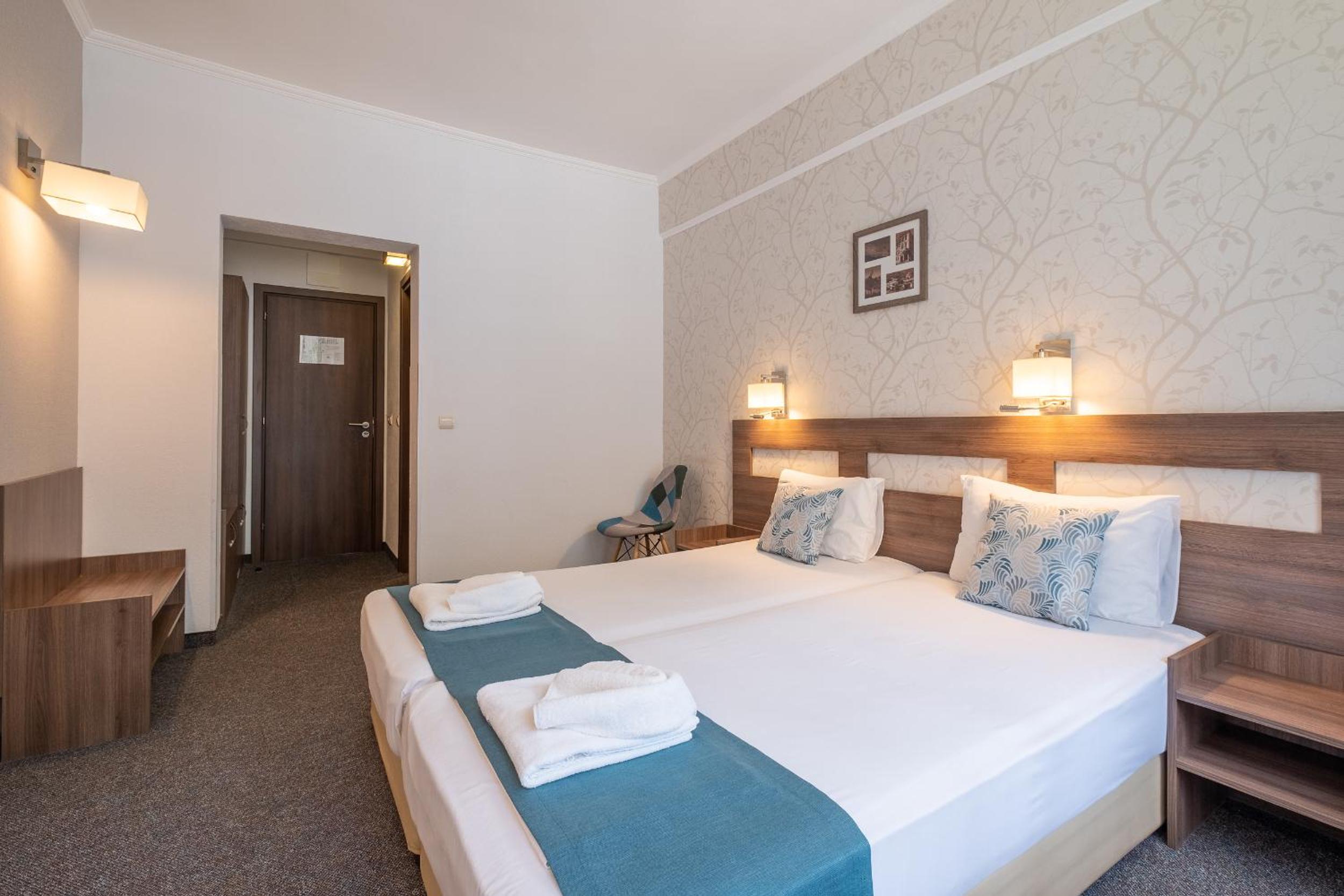 Room, Single Bed, Balcony