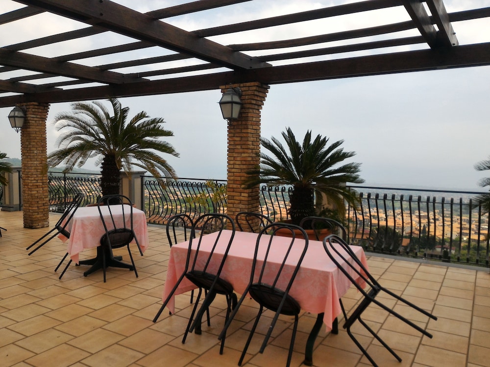 Hotel Primavera Dell'etna 38/47
