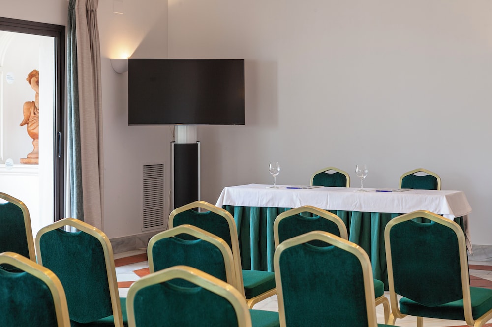 Duque de Najera Hotel 94/106