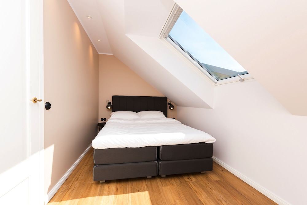 Penthouse, Apartment, 1 Queen and 1 Single Bed, Bathtub