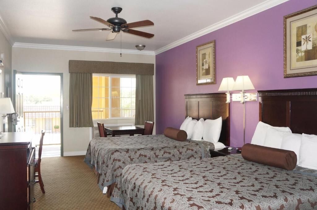 Deluxe, 2 Queen Beds