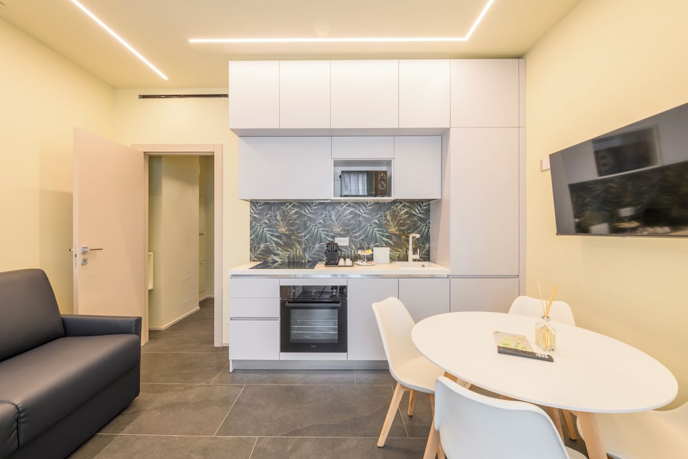 Milan Royal Suites Luxury Apartments 47/50
