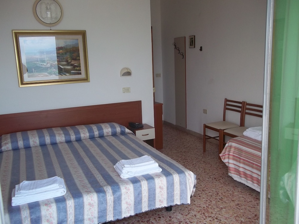 Hotel Italia 17/50