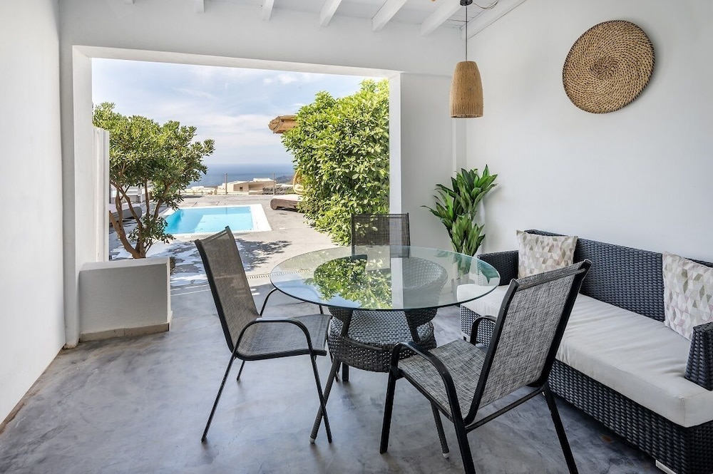 Smy Santorini Suites & Villas 43/76