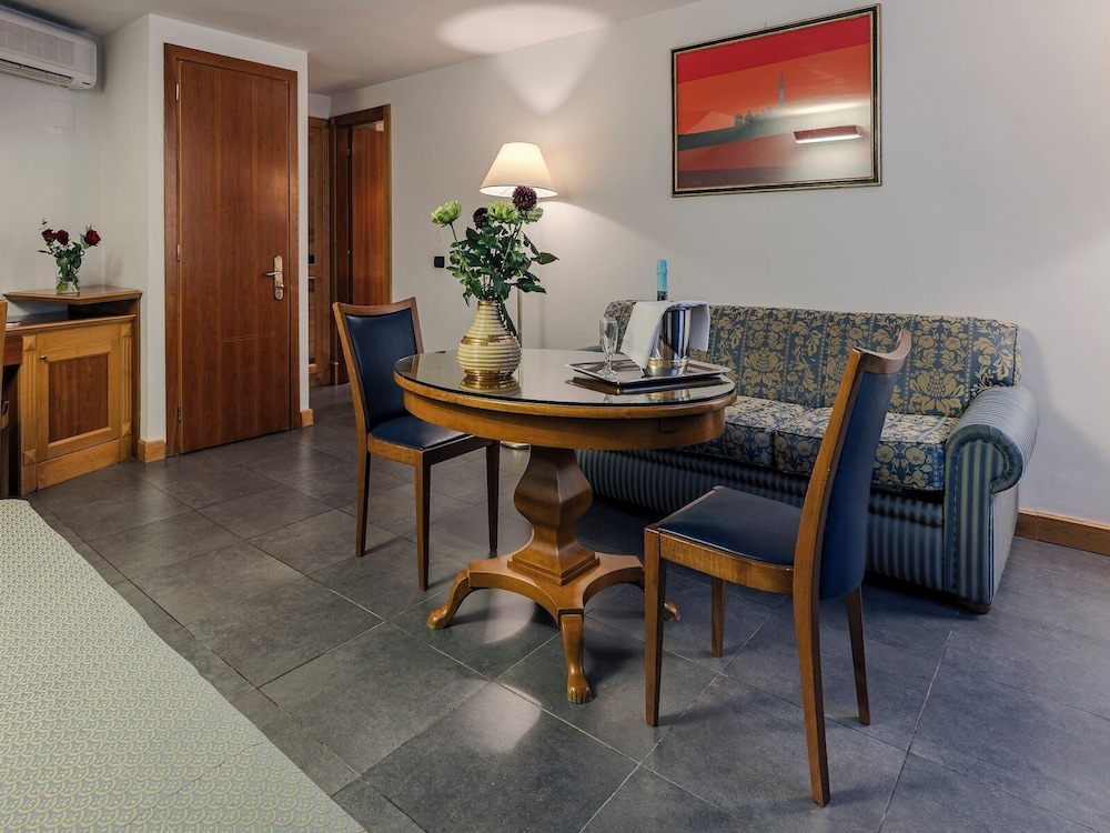 Hotel Diplomatic 62/82