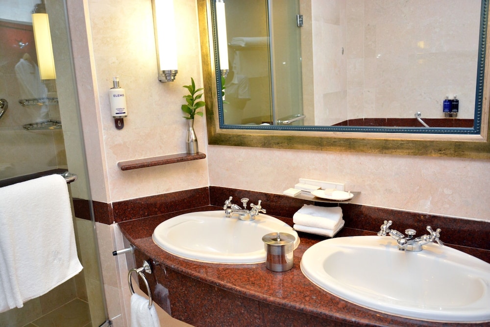 Kampala Serena Hotel 59/60