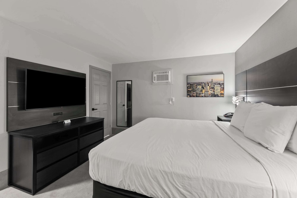 GuestHouse Extended Stay Laredo 8/42