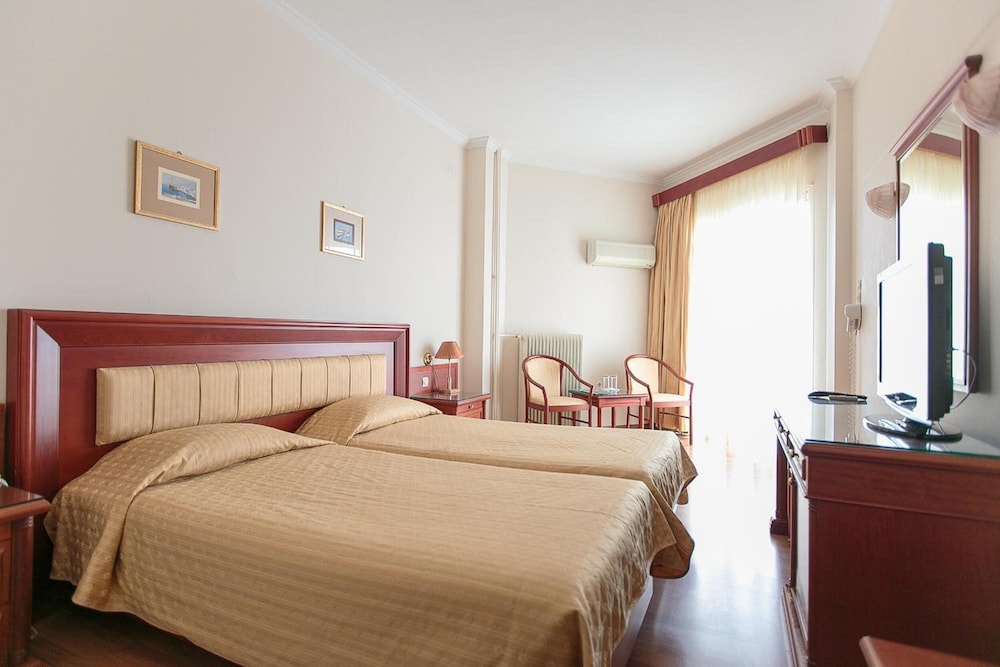 Tzaki Hotel 10/42
