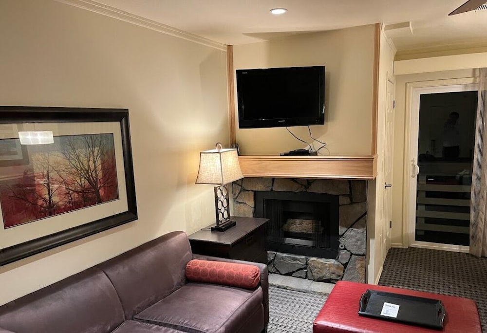 Getaways At the Lodge At Kingsbury Crossing 23/47