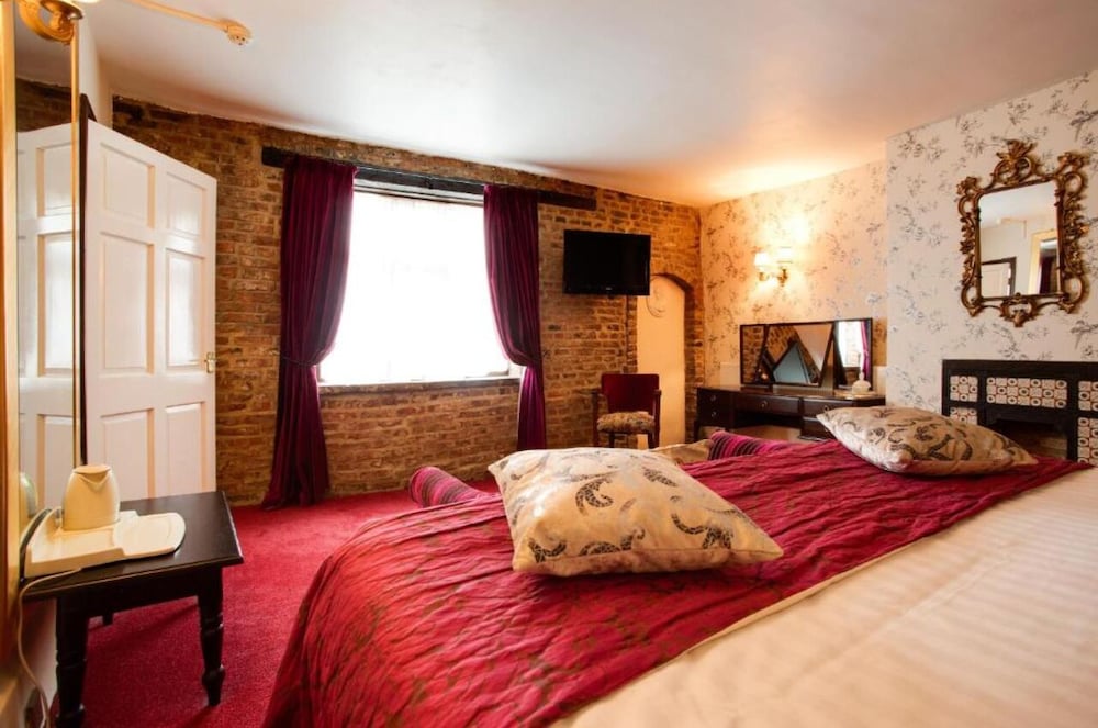 The Rose and Crown Hotel 13/53