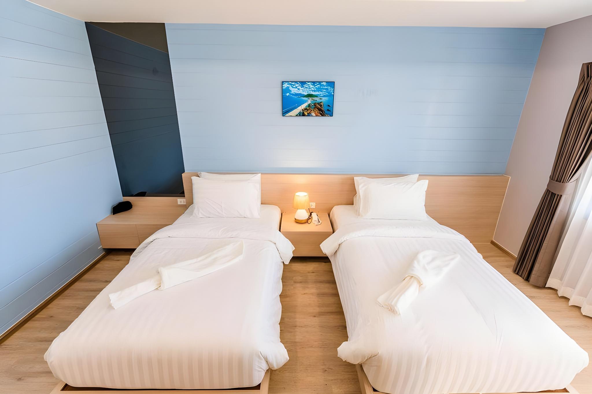 Paradise, Twin Beds, River Front