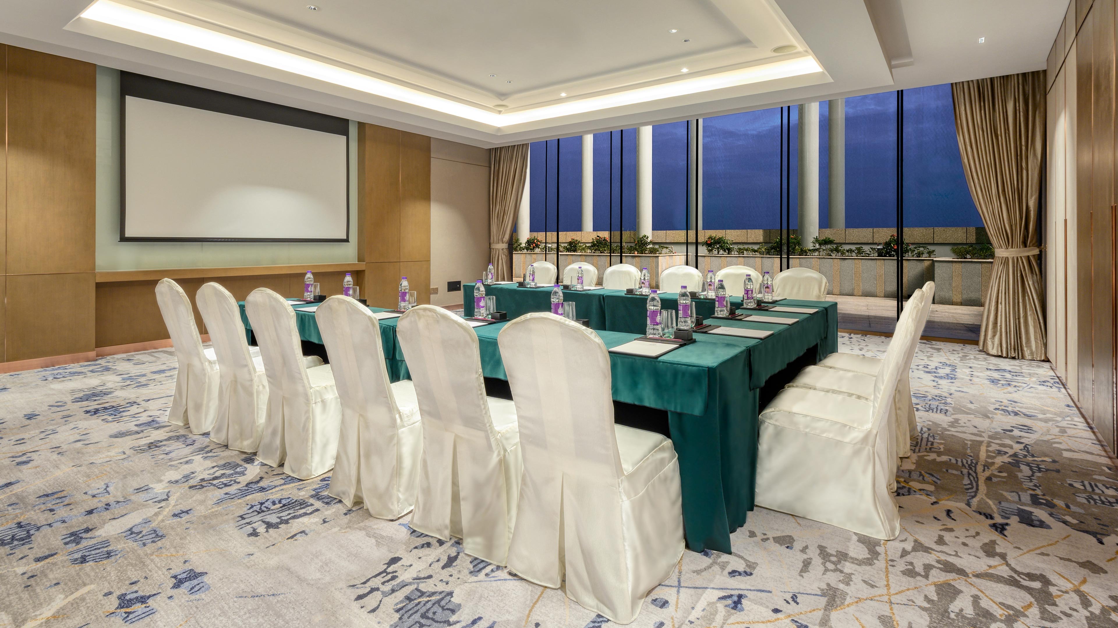 Crowne Plaza Beihai Silver Beach 40/50