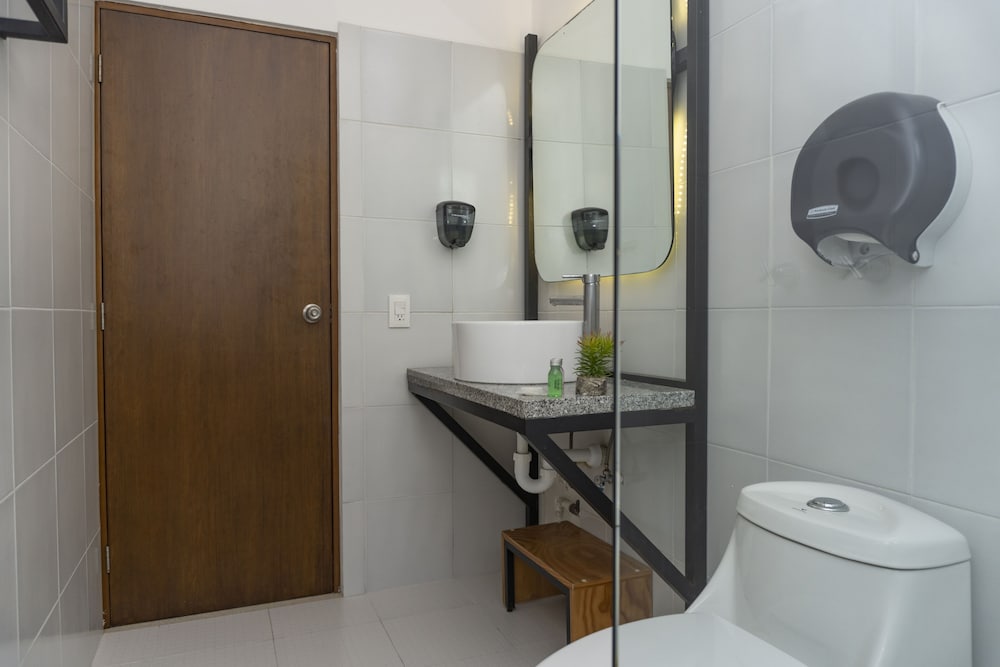 Nomads Hotel Hostel And Bar 50/55