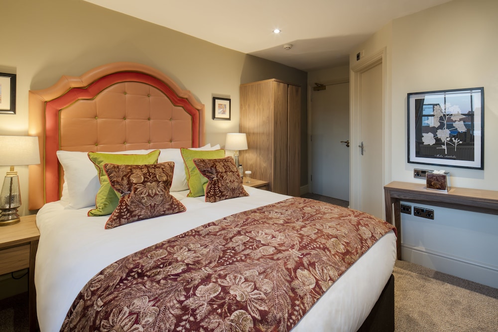 Tudor House Hotel 23/85