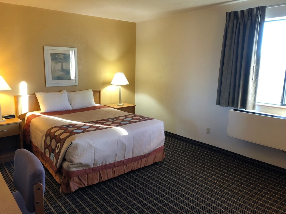 Super 8 By Wyndham Klamath Falls 4/28