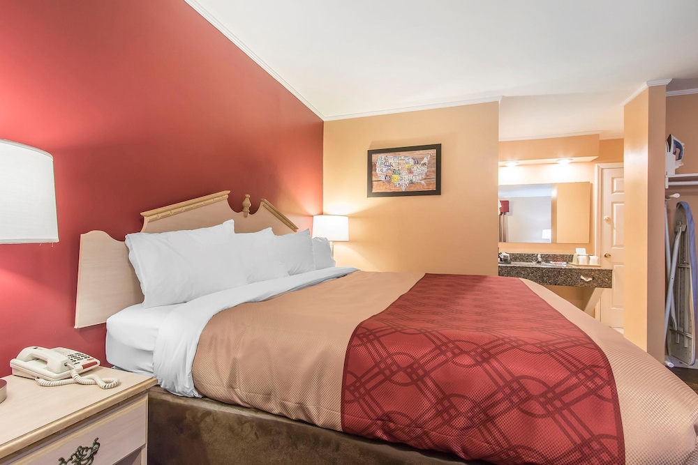 Econo Lodge Cornersville I-65 22/46